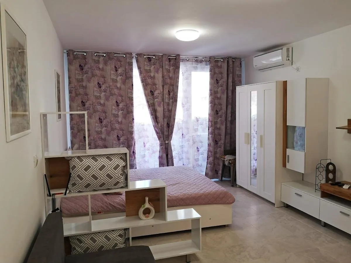Comfortable Ground Floor Studio Apartment Primorsko Bulgaria